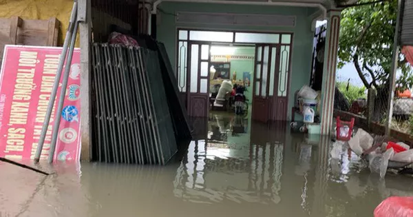 Quảng Ngãi: Mưa như trút nước, lũ lên nhanh làm nhiều nơi ngập nặng