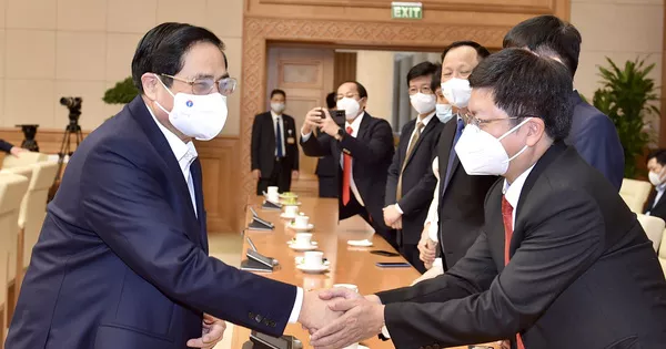 Thủ tướng: Hơn 24 ngàn y, bác sĩ… là hơn 24 ngàn bông hoa đẹp!