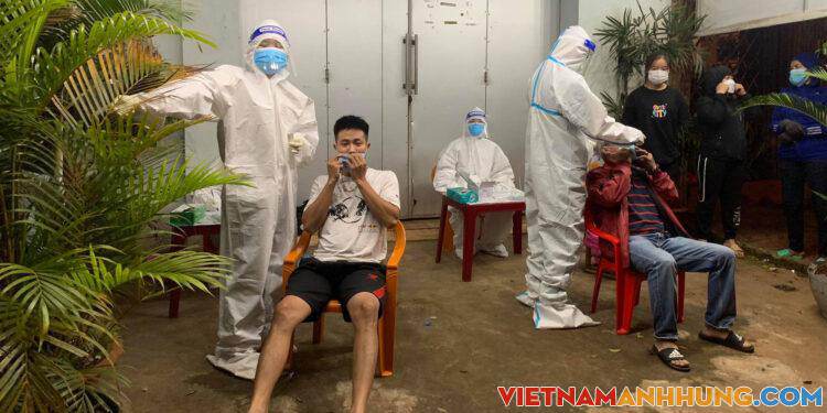 Bệnh nhân Covid-19 tăng đột biến, hàng loạt trường hợp không rõ nguồn lây