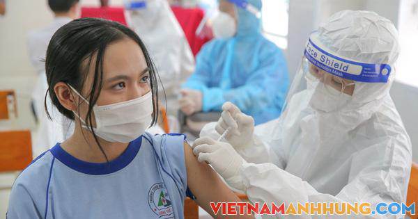 Ngày đầu tiêm vắc-xin Covid-19 cho trẻ em ở TP HCM