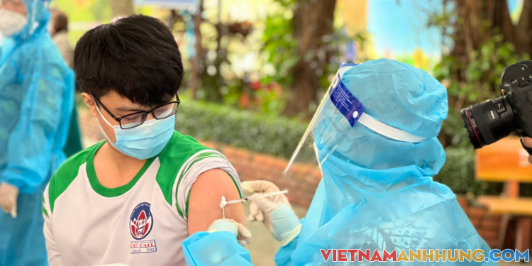 8 yếu tố về sức khỏe cần thận trọng trước khi cho trẻ tiêm vaccine Covid-19