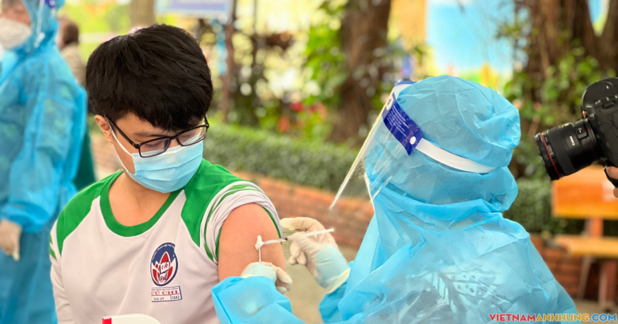 8 yếu tố về sức khỏe cần thận trọng trước khi cho trẻ tiêm vaccine Covid-19