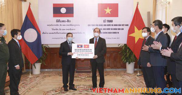 Việt Nam hỗ trợ khẩn cấp Lào hơn 2 triệu USD và vật tư y tế