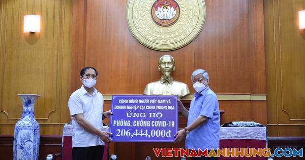 Trao hơn 3 tỉ đồng kiều bào ủng hộ phòng, chống dịch