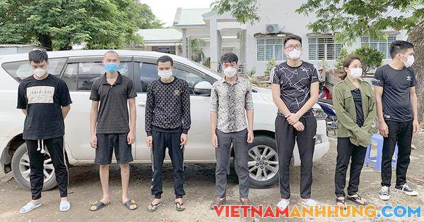 Bắt quả tang nhóm người lạ làm chuyện mờ ám ở biên giới