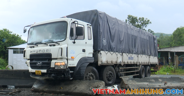 Quốc lộ 1 qua Phú Yên “giăng bẫy” ổ voi, tai nạn liên tiếp xảy ra