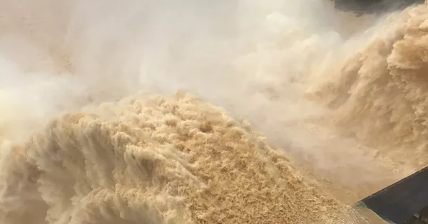 Nhiều thủy điện và hồ Phú Ninh ở Quảng Nam xả lũ, nước sông đang lên nhanh