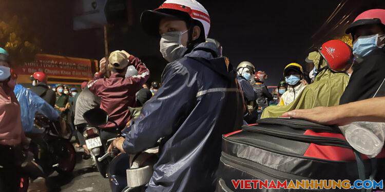 Đã có hơn 100.000 người lao động rời Bình Dương để về quê