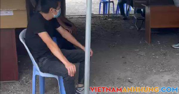 Xe khách chở 4 người nước ngoài không giấy tờ tùy thân, không giấy xét nghiệm Covid-19