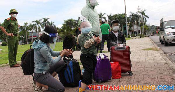Quảng Ngãi đón 1.160 công dân trên chuyến bay về từ TP HCM, Bình Dương