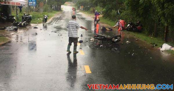 Va chạm xe máy ở Quảng Nam, 3 người chết