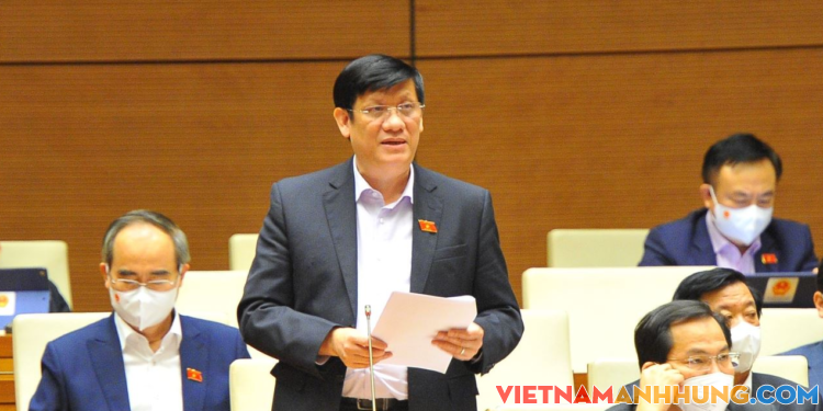 Đối mặt với nhiều vấn đề nóng của ngành y tế