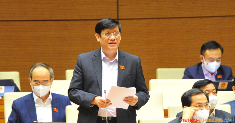 Đối mặt với nhiều vấn đề nóng của ngành y tế