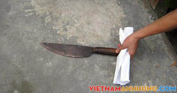 Đang đứng chơi bên đường, 2 thanh niên bị đâm thương vong