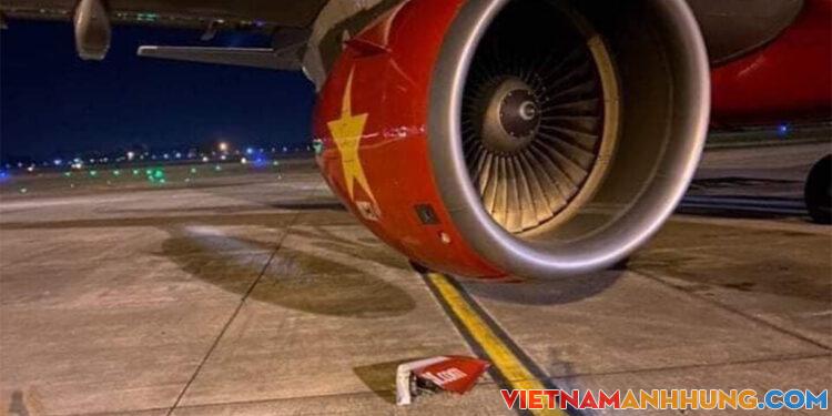 Hai máy bay va chạm tại sân đỗ Nội Bài