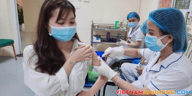 “Tiêm vaccine mũi 3 cho nhóm nguy cơ cao, lực lượng tuyến đầu là cần thiết”