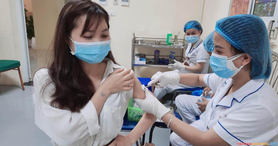 “Tiêm vaccine mũi 3 cho nhóm nguy cơ cao, lực lượng tuyến đầu là cần thiết”