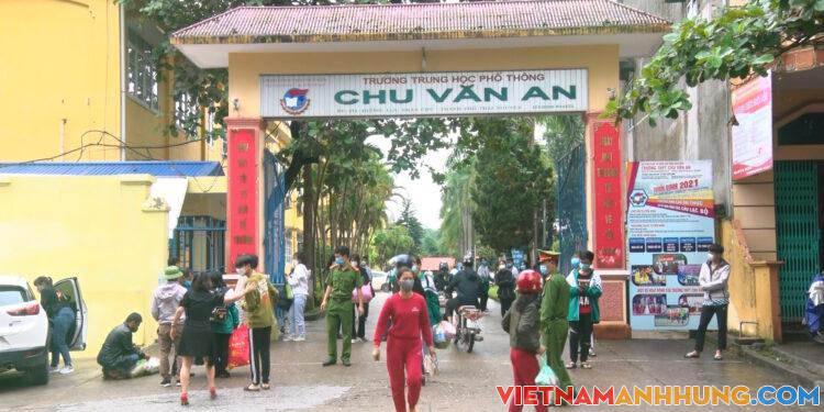 Cách ly 285 giáo viên, học sinh