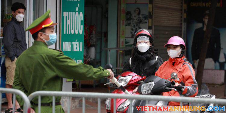 Phong tỏa trụ sở UBND phường Yên Nghĩa có 2 cán bộ Covid-19