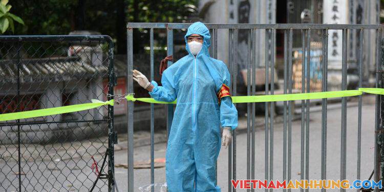 Vợ chồng bay từ TP.HCM ra Hà Nội không cách ly, lây nhiễm Covid-19 nhiều người