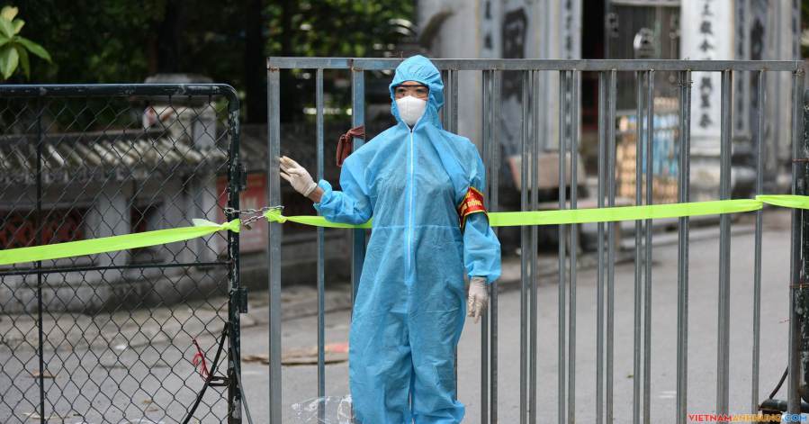 Vợ chồng bay từ TP.HCM ra Hà Nội không cách ly, lây nhiễm Covid-19 nhiều người