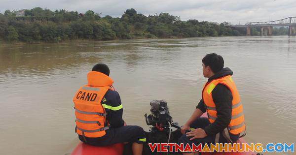 Cãi nhau với bạn gái, thiếu niên nghi nhảy cầu tự tử