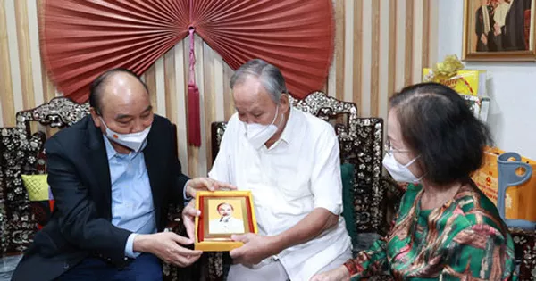 Chủ tịch nước Nguyễn Xuân Phúc thăm các nhà giáo tiêu biểu