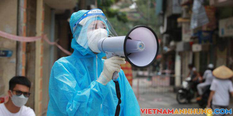 Sau ngày ca nhiễm Covid-19 cộng đồng cao kỷ lục, Hà Nội tìm khẩn người từng đến nhà hàng, hiệu thuốc