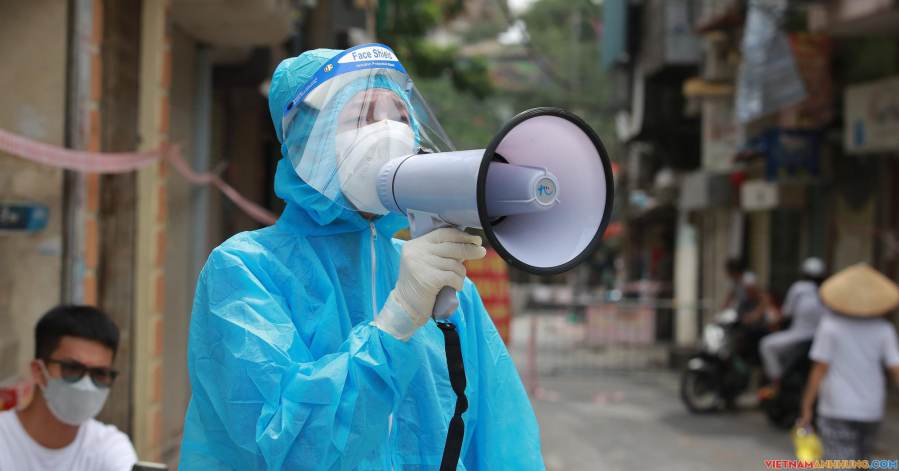 Sau ngày ca nhiễm Covid-19 cộng đồng cao kỷ lục, Hà Nội tìm khẩn người từng đến nhà hàng, hiệu thuốc