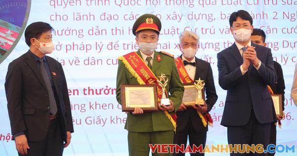 Vinh danh 50 Gương sáng pháp luật năm 2021