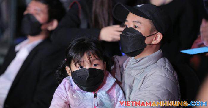 Người thân xúc động trong Lễ tưởng niệm hơn 23.500 cuộc đời đã khuất do Covid-19