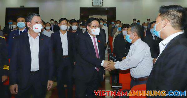 Chủ tịch Quốc hội Vương Đình Huệ tiếp xúc cử tri Hải Phòng