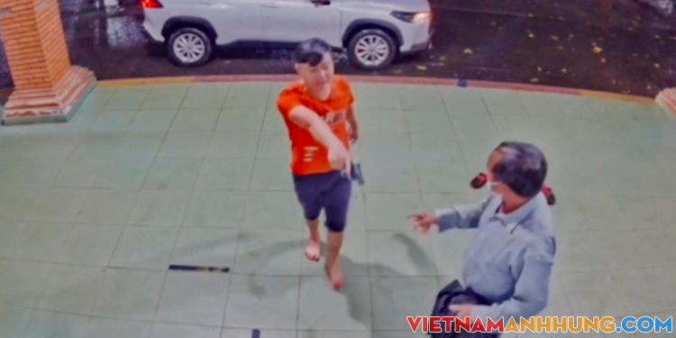 Cảnh sát chĩa súng vào nhân viên y tế bị đình chỉ công tác