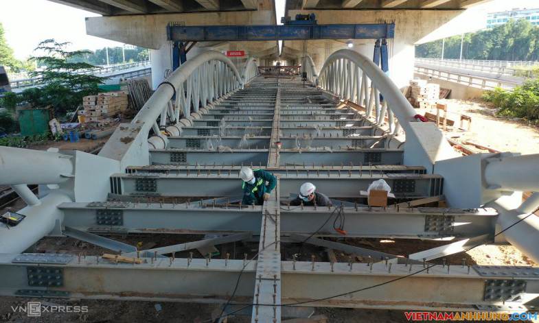 Cầu vòm thép vượt hồ đầu tiên ở Hà Nội