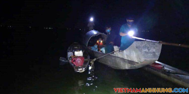 Chồng mất tích, vợ tử vong do lật thuyền