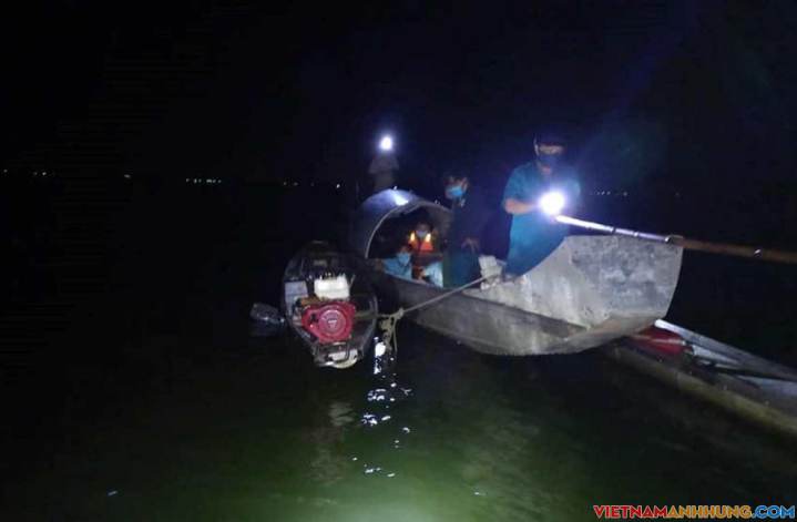 Chồng mất tích, vợ tử vong do lật thuyền