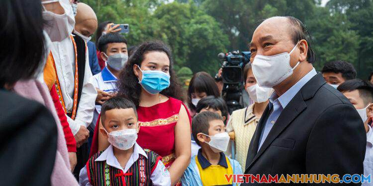 Cuộc gặp của Chủ tịch nước với 16 em nhỏ đặc biệt