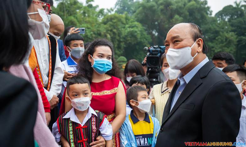 Cuộc gặp của Chủ tịch nước với 16 em nhỏ đặc biệt