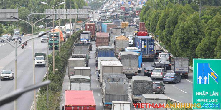 Đường vành đai 3 lại ùn tắc hơn 5 km