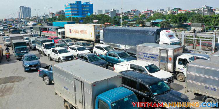 Đường vành đai 3 ùn tắc hơn 10 km