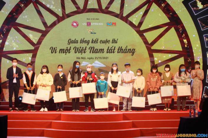 Gala ‘Vì một Việt Nam tất thắng’ trao giải tối nay