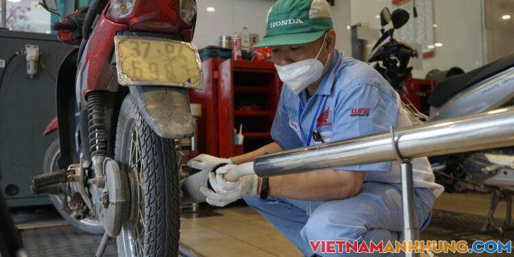 Hà Nội thí điểm kiểm tra khí thải xe máy