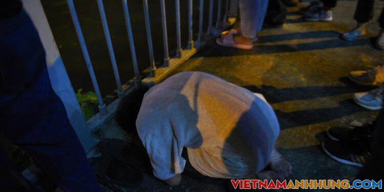 Hình ảnh xúc động đêm tưởng niệm nạn nhân Covid-19