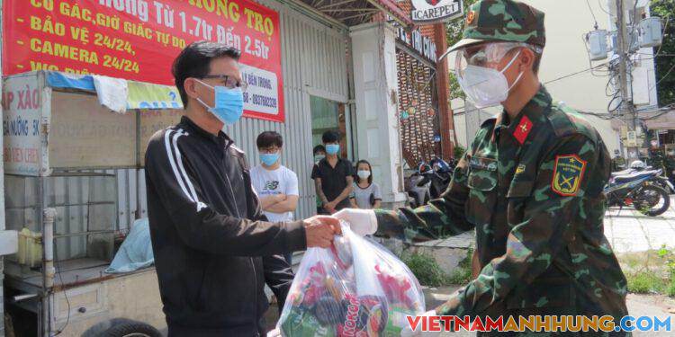 Hơn 10.000 người ở TP HCM mong được giúp lương thực