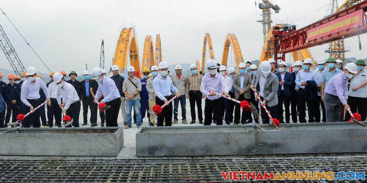 Hợp long cầu Cửa Lục 1