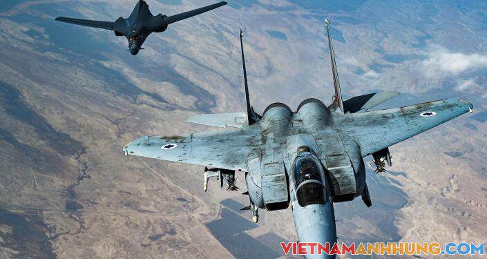 Máy bay ném bom chiến lược Mỹ sải cánh qua Trung Đông