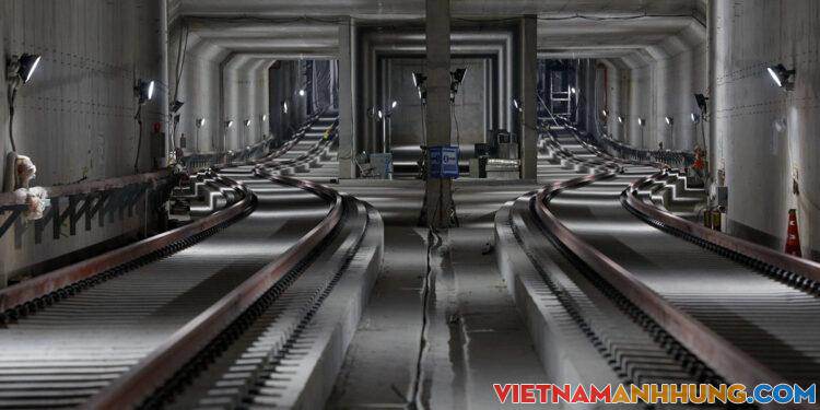 Metro Số 1 lắp đoạn ray ngầm cuối cùng