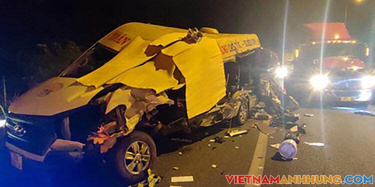 Ôtô khách tông xe container trên cao tốc, một người tử vong