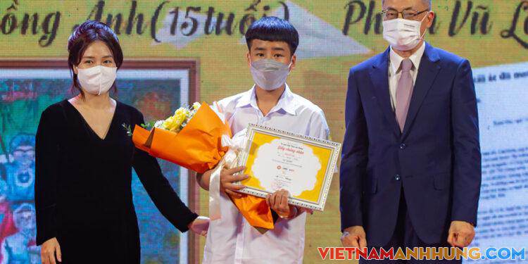 Thư gửi bà đã mất của nam sinh mắc bệnh hiểm nghèo