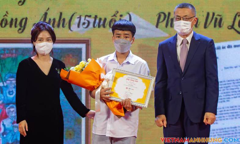 Thư gửi bà đã mất của nam sinh mắc bệnh hiểm nghèo